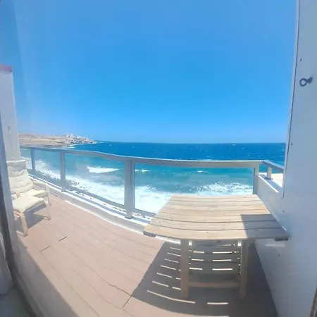 Eros, Un Balcon Frente Al Mar.